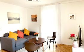 Neues, Stillvoll Eingerichtetes Apartment Mit Wintergarten Und Terrasse